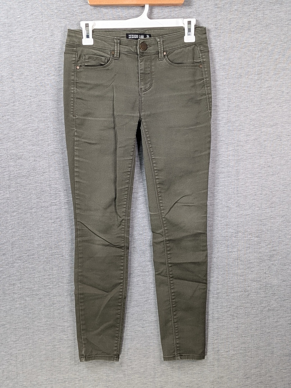 Design Lab Skinny Pants- with flaw - Picture 2 of 11